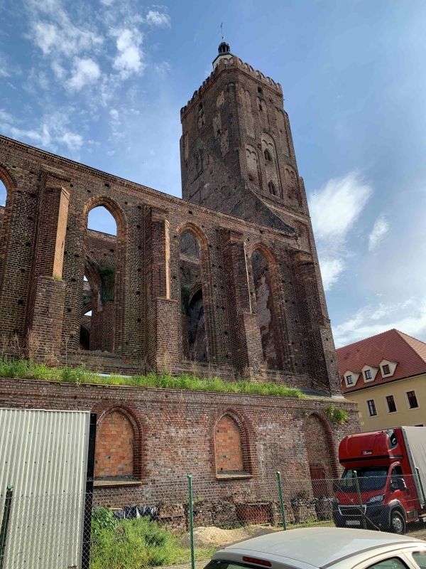 (3) Die Stadt- und Hauptkirche (Ruinen)