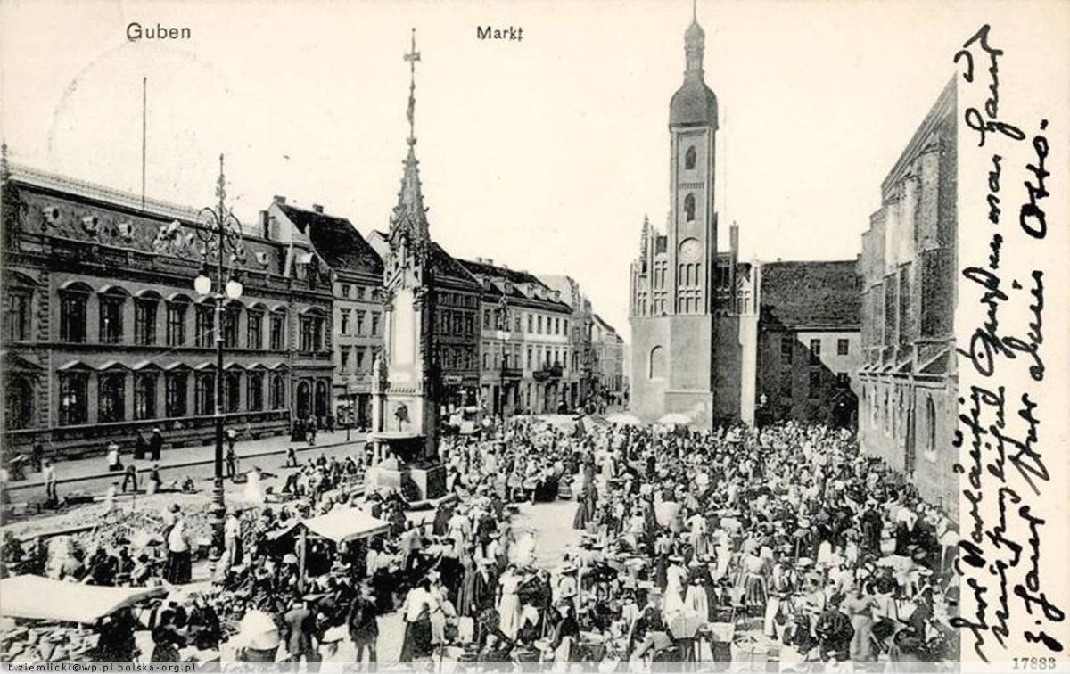 (4) Św.-Jan-Paweł-II-Platz, ehemaliger Marktplatz