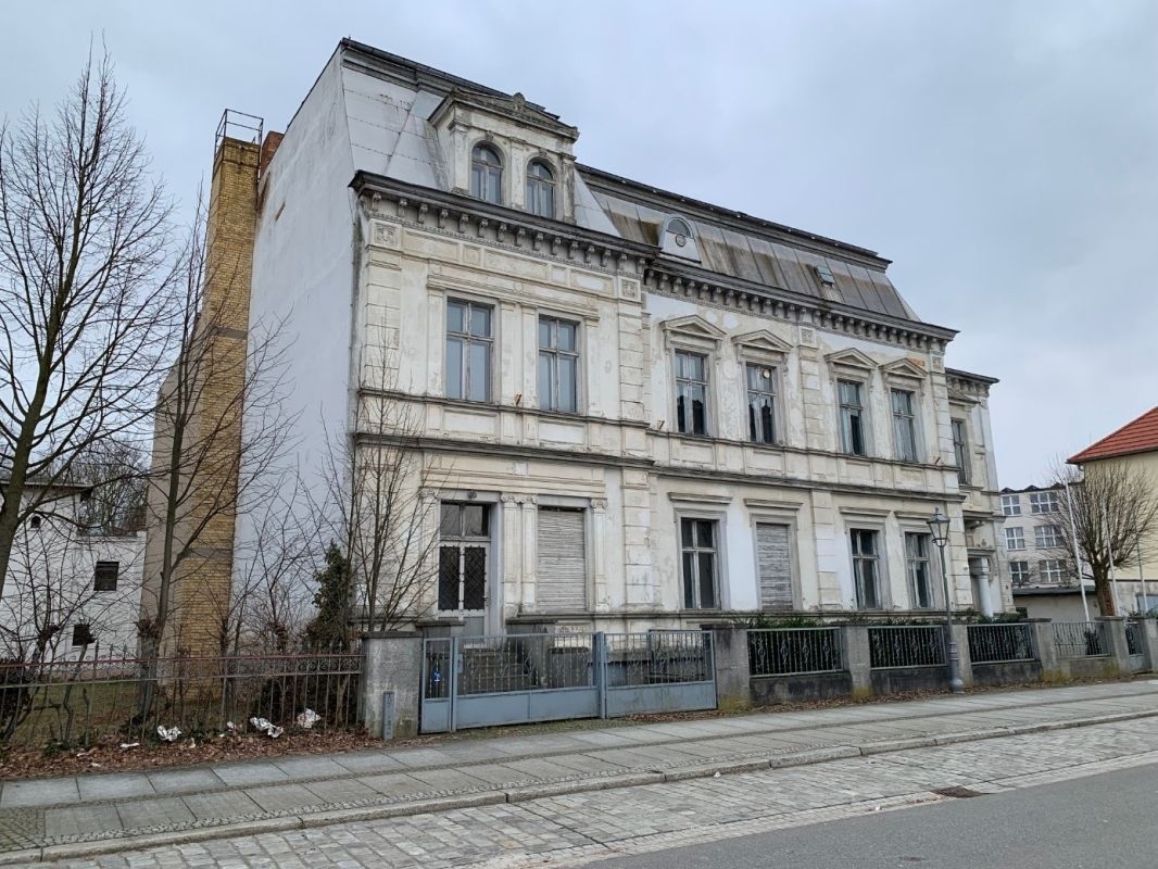 (2) Villa von Berthold Lissner