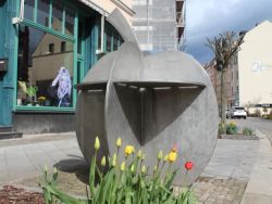 Skulptur Apfeltisch