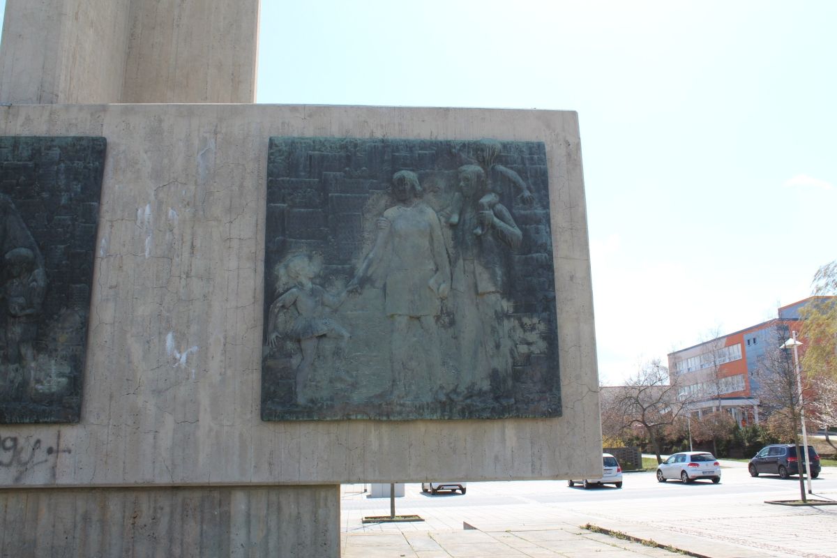 (7) Pomnik i plac ku pamięci Wilhelma Piecka