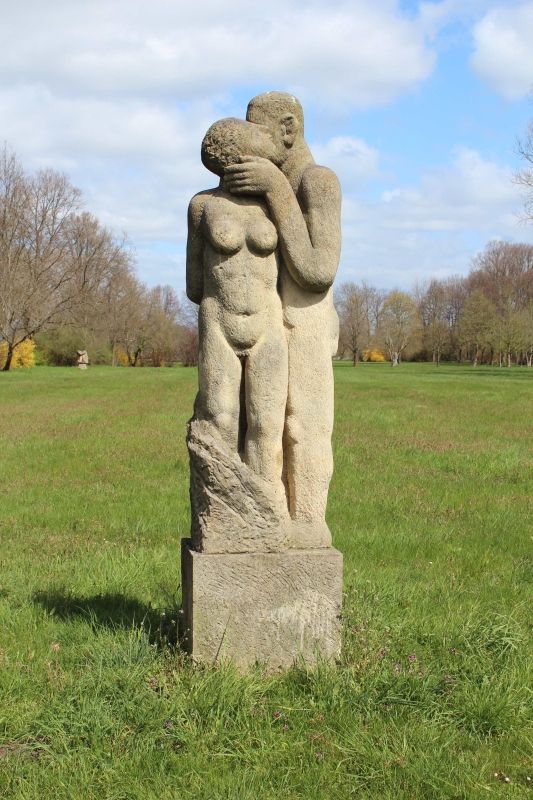 Rzeźba pt. Zakochani (niem. Liebespaar)
