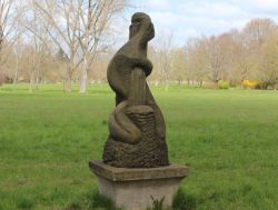 Skulptur Säule der Welt (Antike Säule)